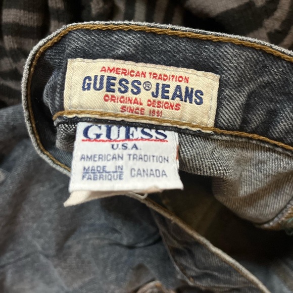 beautiful Y2K vintage guess mini denim skirt - Picture 3 of 3